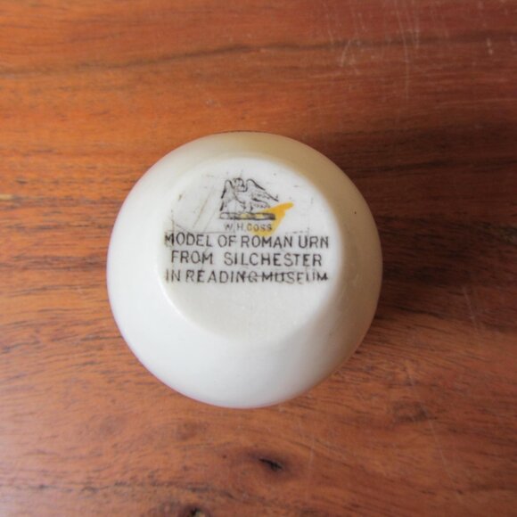 W.H. Goss crested heraldry china vintage Melksham (GC043 Grace) - Picture 6 of 7